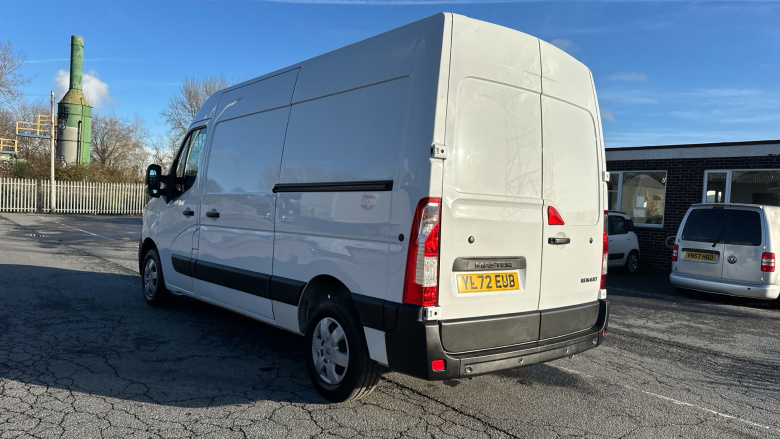 Renault Master Mwb Diesel Fwd MM35dCi 135 Business+ Medium Roof Van